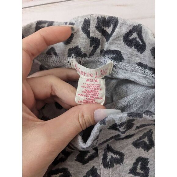 Colette Lilly Girls Leopard Heart Print Gray Leggings - Picture 3 of 3